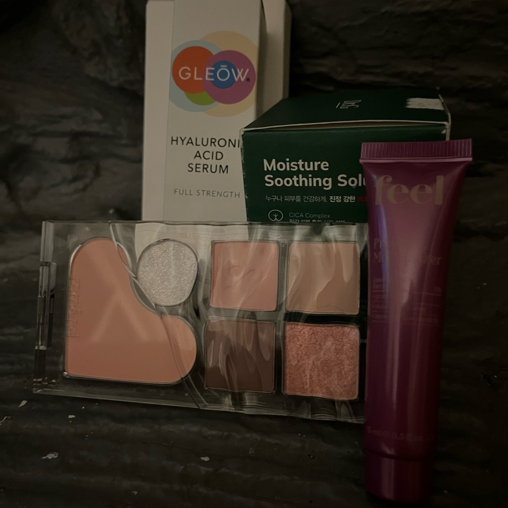 Blush Palette with Pink and Cream Shades and skin care